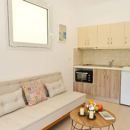 Meltemi Aparthotel 4*