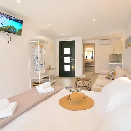 Meltemi Aparthotel 4*