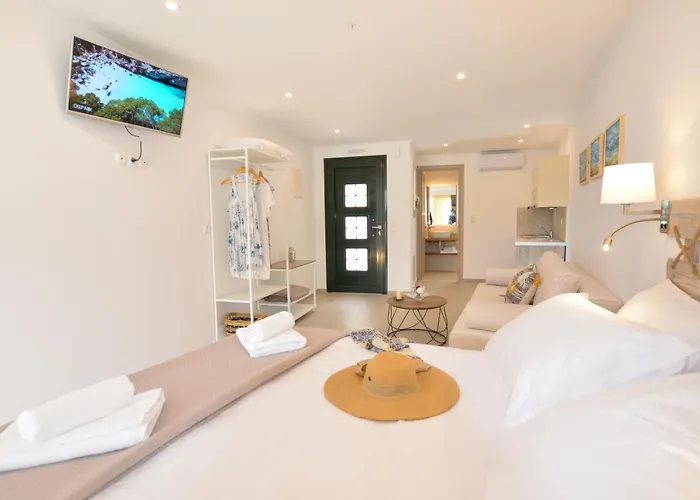 Meltemi Aparthotel 4*